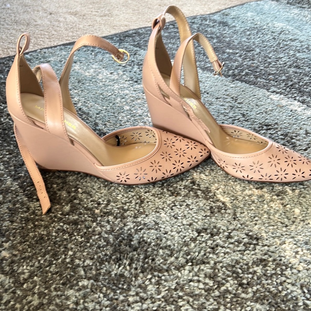 Marc Fisher pink wedge heels